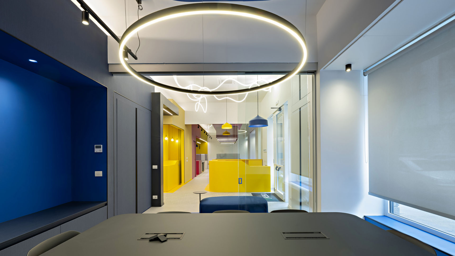 Area lounge su misura in un ufficio